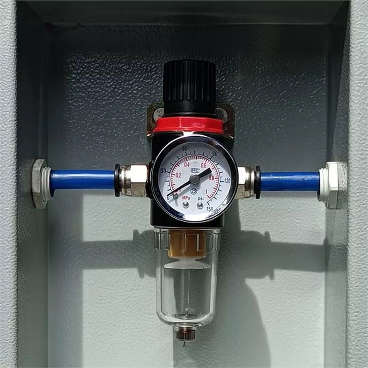 Oil water separator ensures pulse system to work stably.